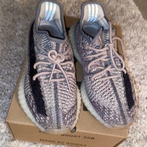 Yeezy boosts with box